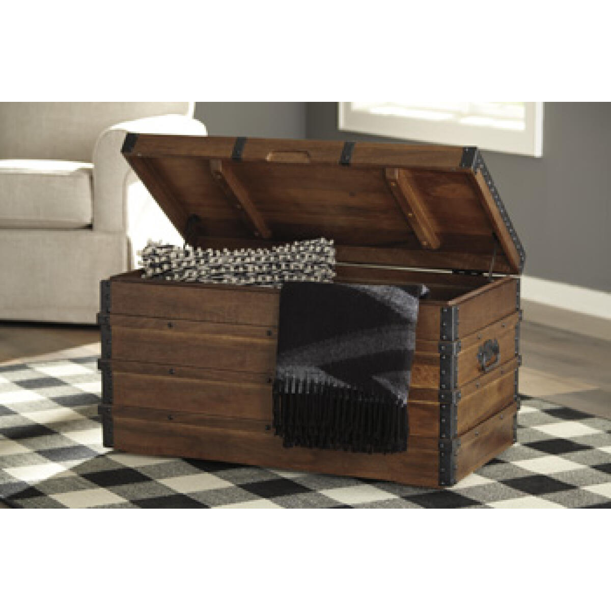 33eb7d23b071770b53d5e9a96e99ae6a Kettleby Storage Trunk - Image 1